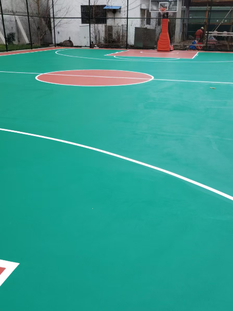 呼玛 球场长期使用易出现地面开裂